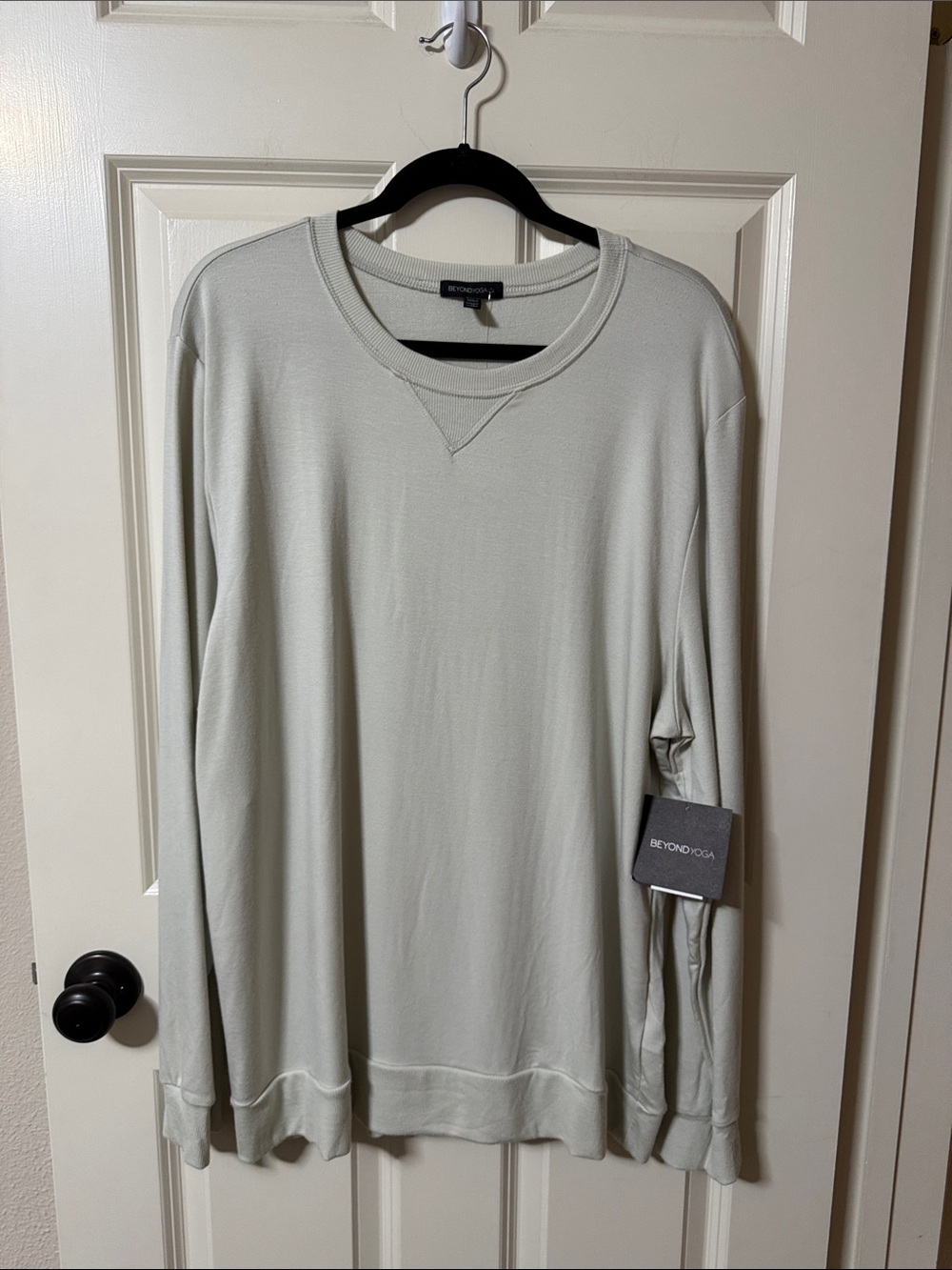 Beyond Yoga Light Sage Crewneck Long Sleeve Top